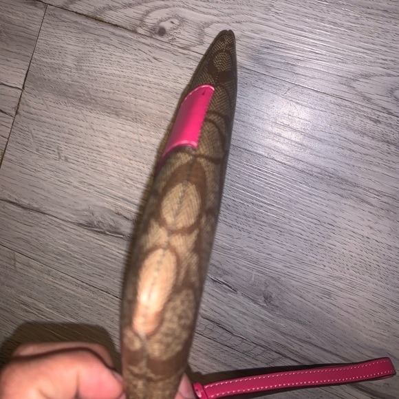 Corner Zip Wristlet COACH signature pink - Picture 6 of 12